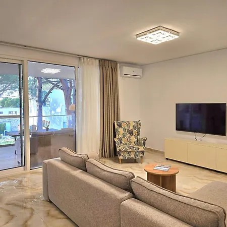 Blue Horizon - 285 *