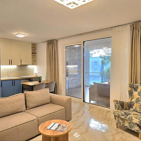 Blue Horizon - 285 * Durrës