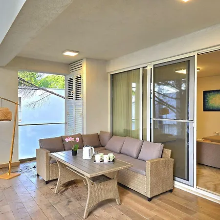 Blue Horizon - 285 *